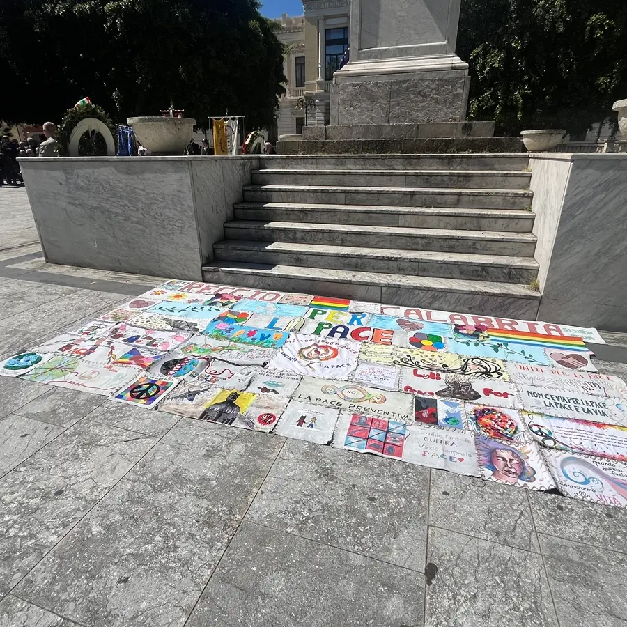 10,100,1000 piazze di donne per la pace, l'arazzo di Udi Reggio Calabria domenica\u00A0a Roma in piazza del Campidoglio\n