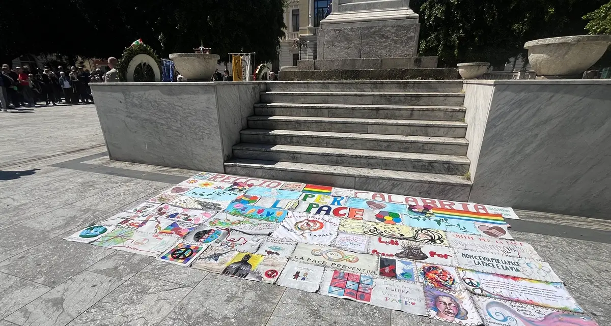 10,100,1000 piazze di donne per la pace, l'arazzo di Udi Reggio Calabria domenica\u00A0a Roma in piazza del Campidoglio\n