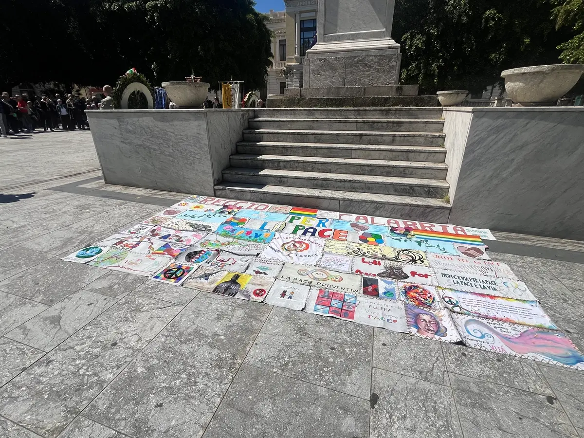 10,100,1000 piazze di donne per la pace, l'arazzo di Udi Reggio Calabria domenica\u00A0a Roma in piazza del Campidoglio\n