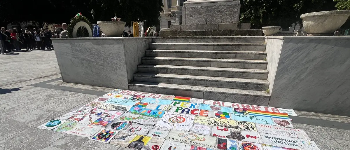 10,100,1000 piazze di donne per la pace, l'arazzo di Udi Reggio Calabria domenica\u00A0a Roma in piazza del Campidoglio\n