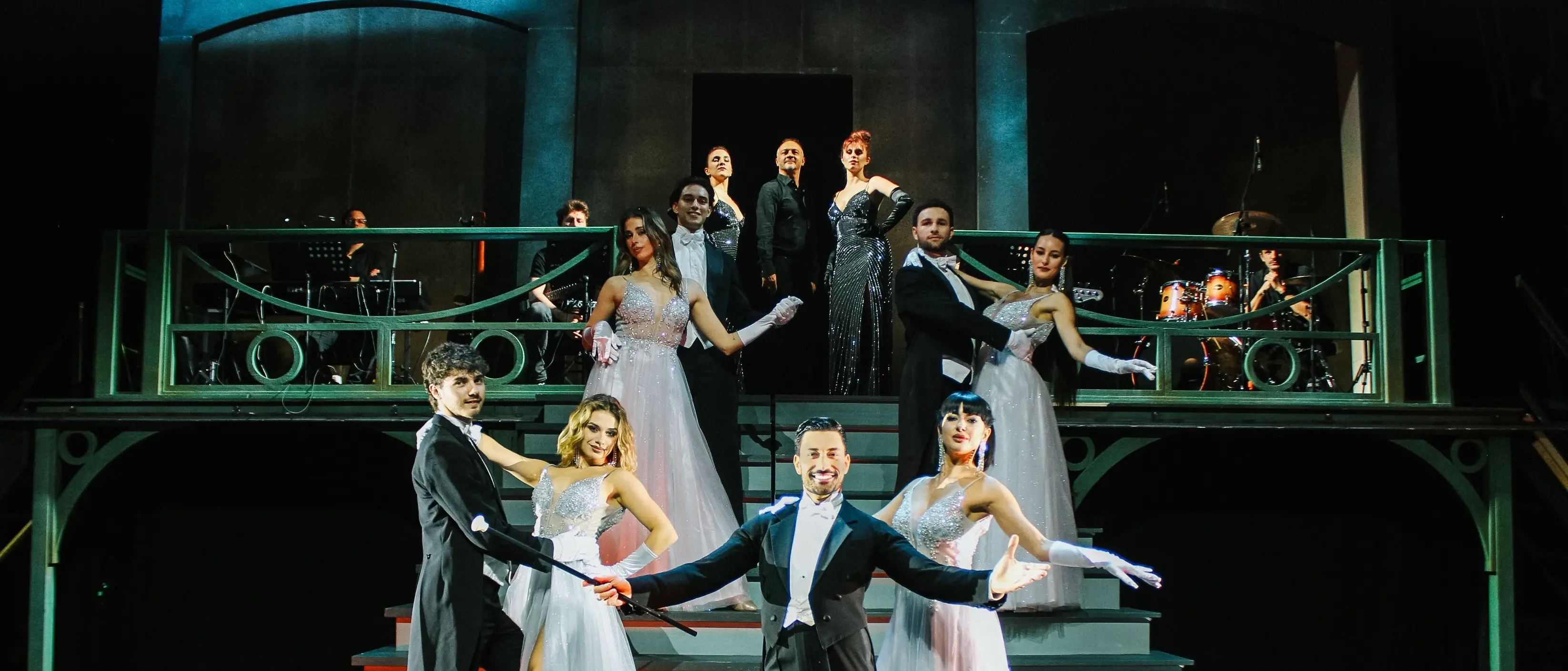 Giovanni Pernice apre CatonaTeatro con il suo one man show “Shall We Dance! Ballando… da Palermo a Londra”\n