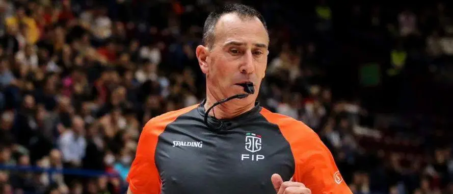 Basket, dal debutto nel 1996 al record di presenze: l’arbitro calabrese Carmelo Lo Guzzo si ritira dopo 30 stagioni in Serie A\n