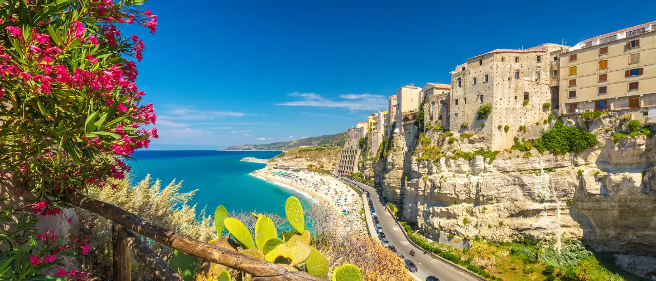 Pnrr, turismo ed export spingono la crescita economica della Calabria. Più 20mila occupati nel 2025 (ma calano i salari)\n