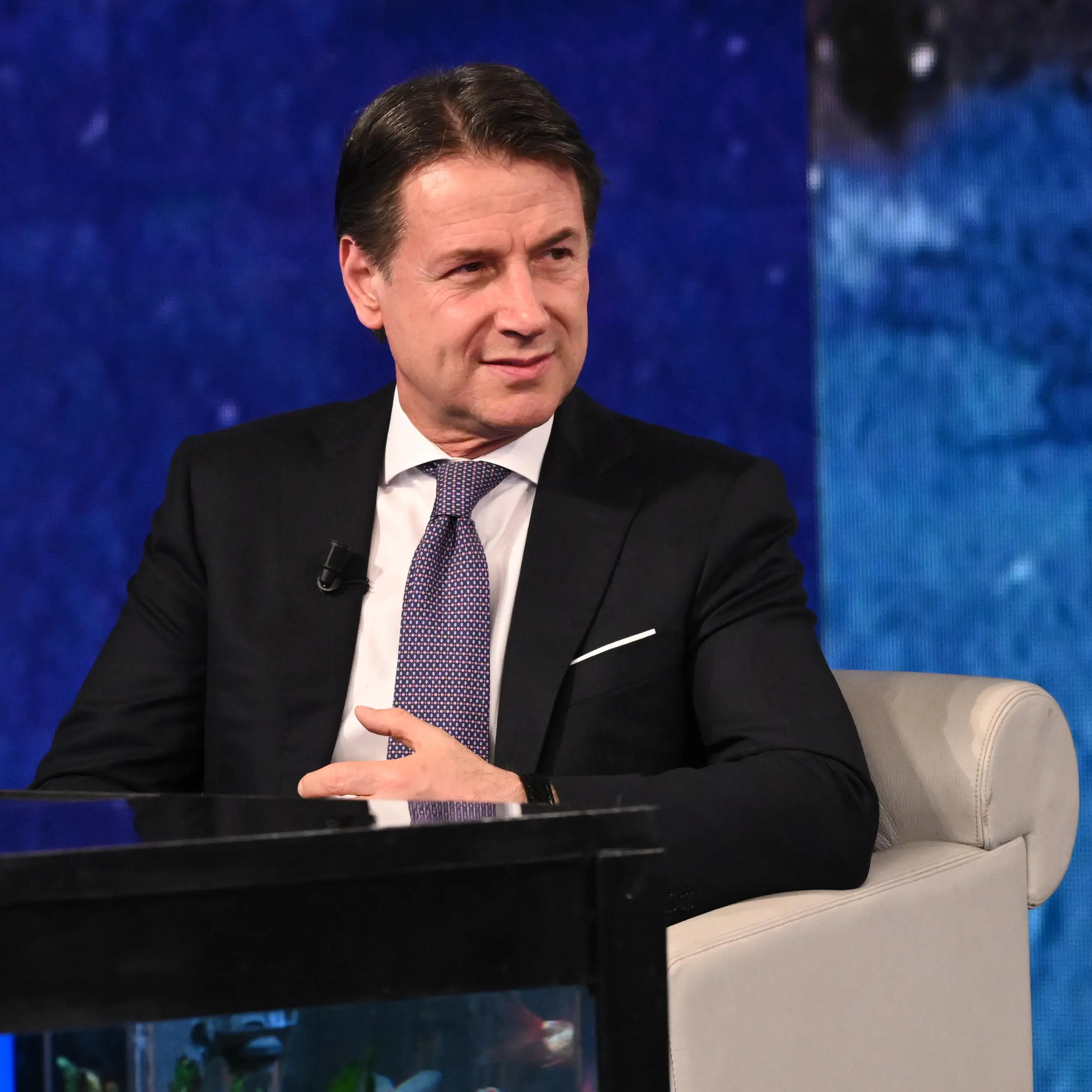 <p>Conte all’attacco del Governo: «Mentre gli italiani fanno la fila alla Caritas, Meloni pensa al riarmo»</p>