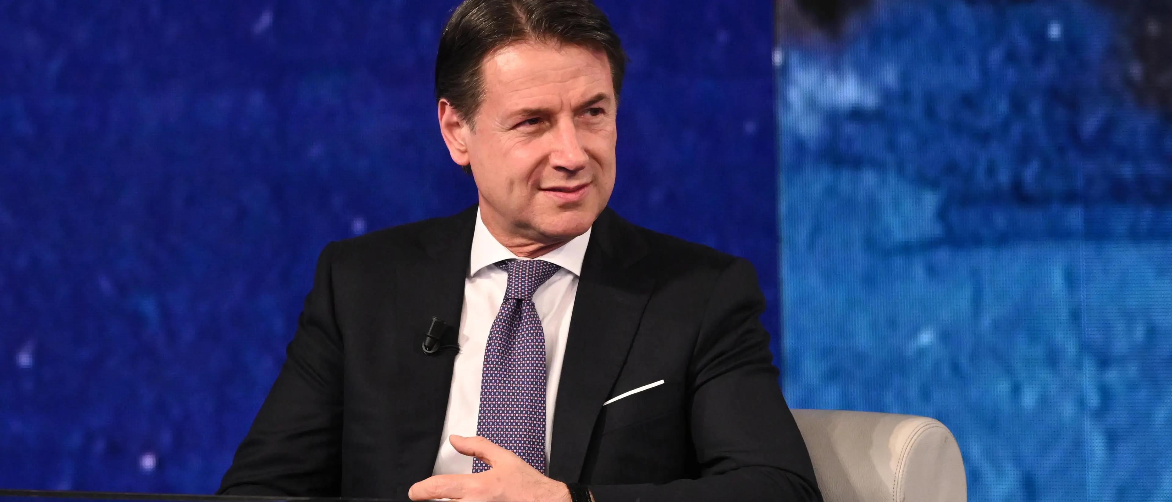 Conte all’attacco del Governo: «Mentre gli italiani fanno la fila alla Caritas, Meloni pensa al riarmo»\n