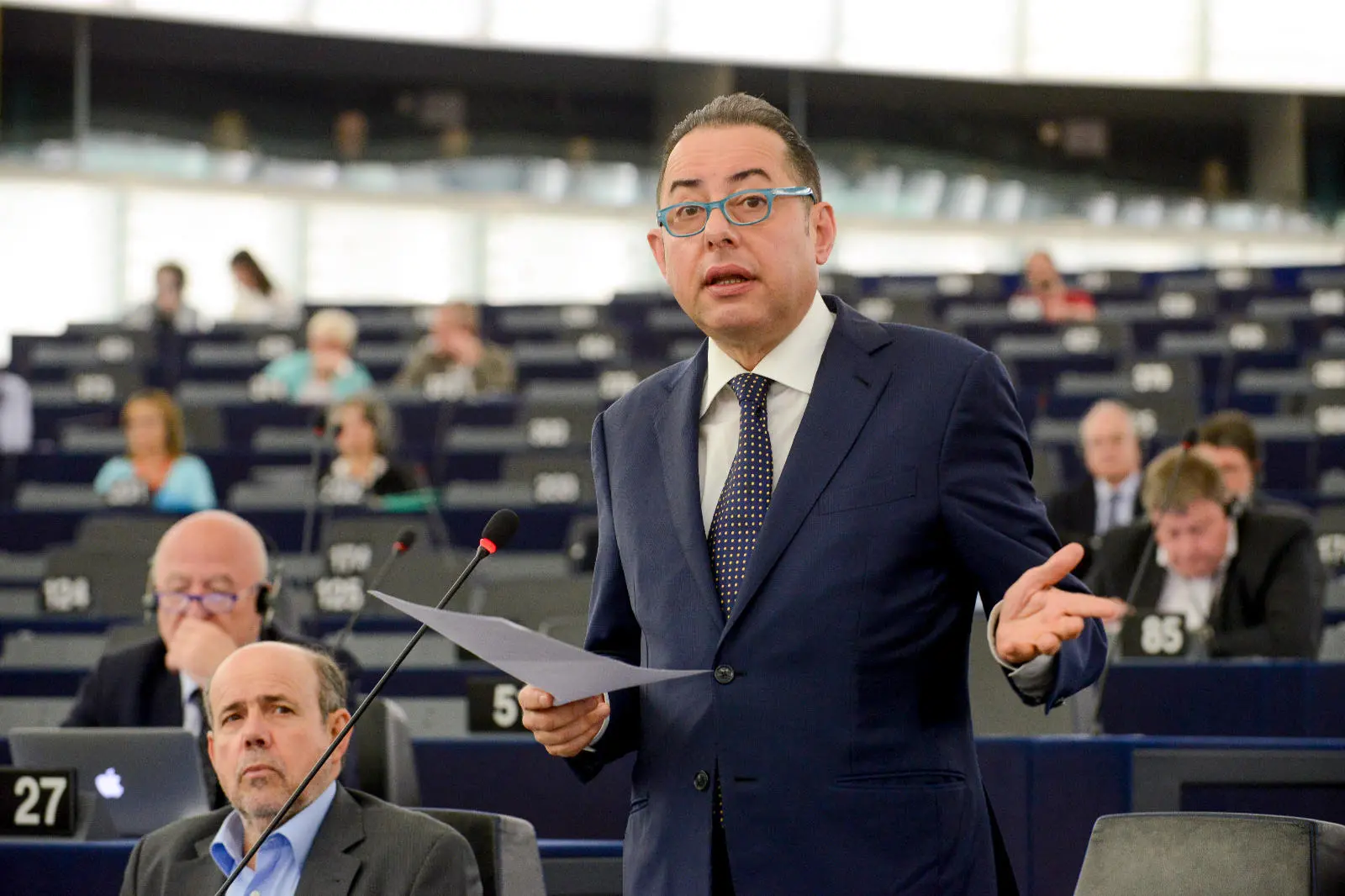 “Mi chiamo Gianni”,\u00A0in un libro Pittella racconta mezzo secolo di politica: «Ho portato il Sud in Europa»\n