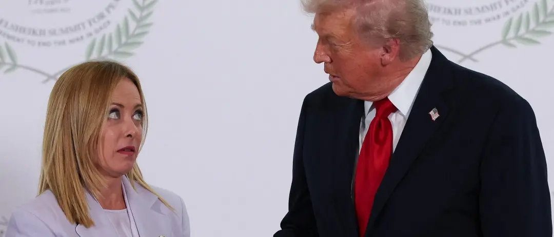 Trump sull’incontro con\u00A0Meloni al G7 di Evian: «Mi ha implorato di fare una foto con lei, mi ha fatto pena»\n