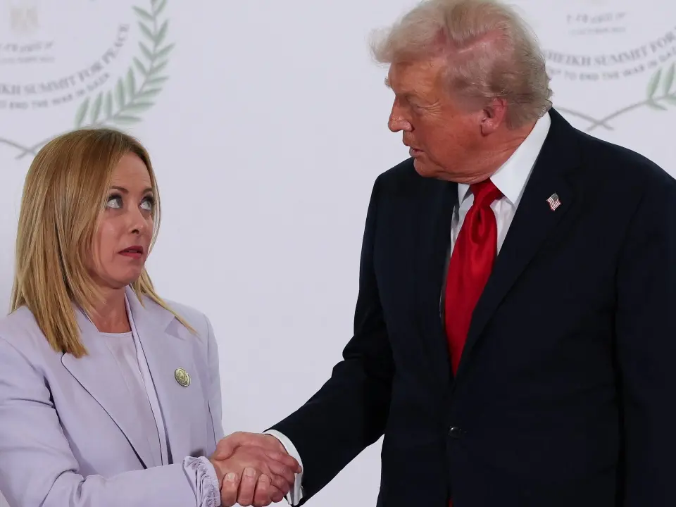 Trump sull’incontro con Meloni al G7 di Evian: «Mi ha implorato di fare una foto con lei, mi ha fatto pena»