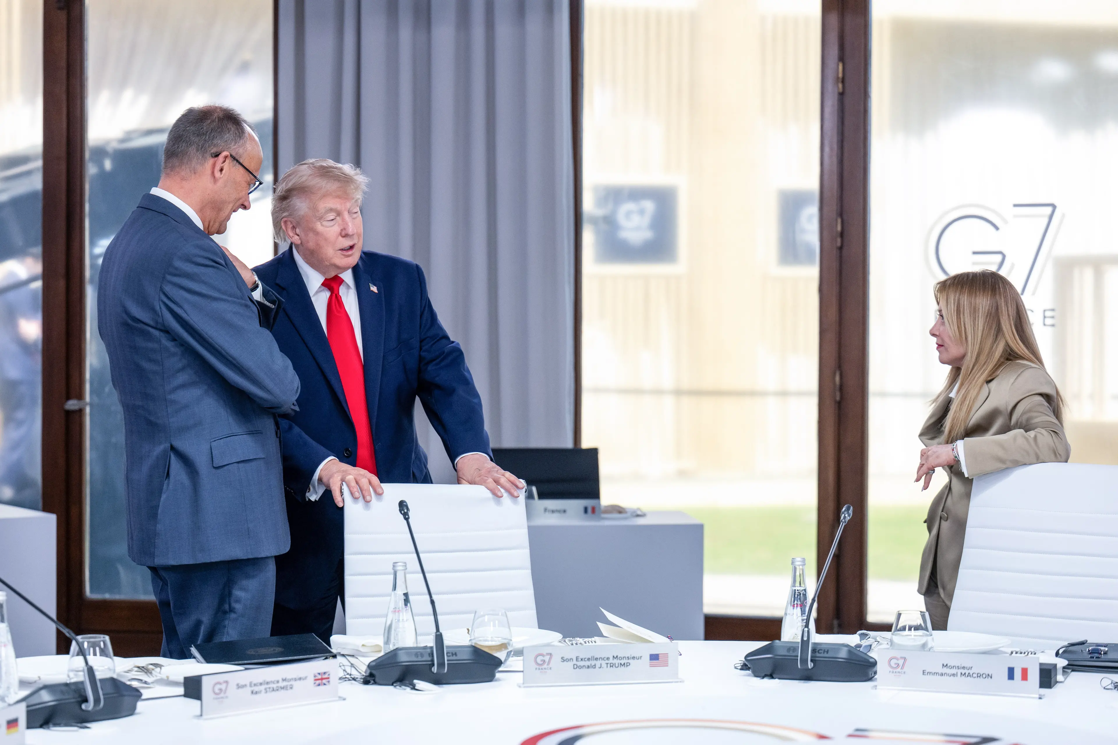 Dalla “pontiera” d’Europa alla foto della pena: il giorno più difficile di Giorgia Meloni\n