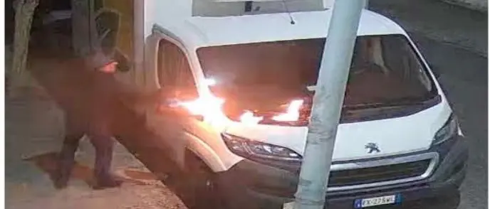 Incendio a caseificio antiracket a Reggio Calabria, arrestato presunto boss del clan Rosmini\n