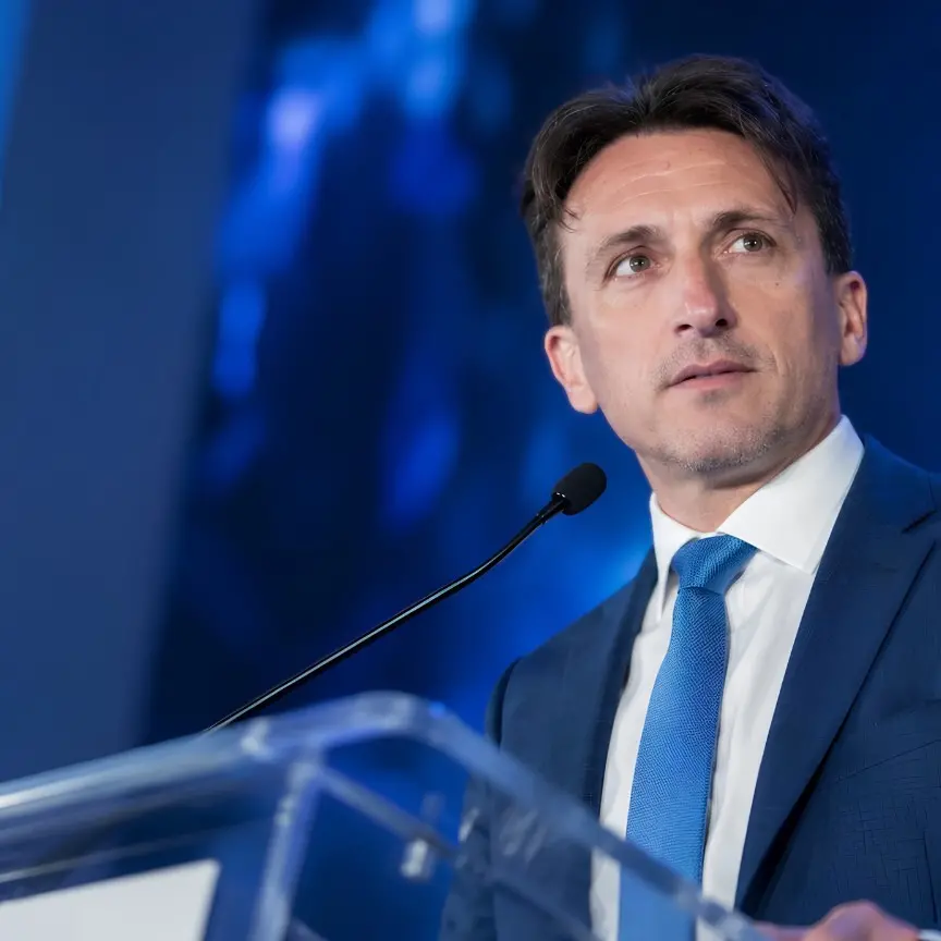 <p>Intelligenza artificiale, il Governo conferma il rettore dell’Unical Greco: guiderà la strategia italiana fino al 2028</p>