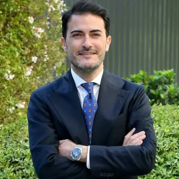 Filorosso, Monteleone e la senatrice Cinquestelle Bevilacqua ai ferri corti su ascolti flop e compenso record per l’ex Iena\n