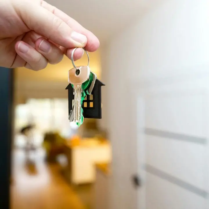 <p>Comprare casa costa sempre di più: in un anno i prezzi salgono del 5,2%, boom per le abitazioni nuove</p>