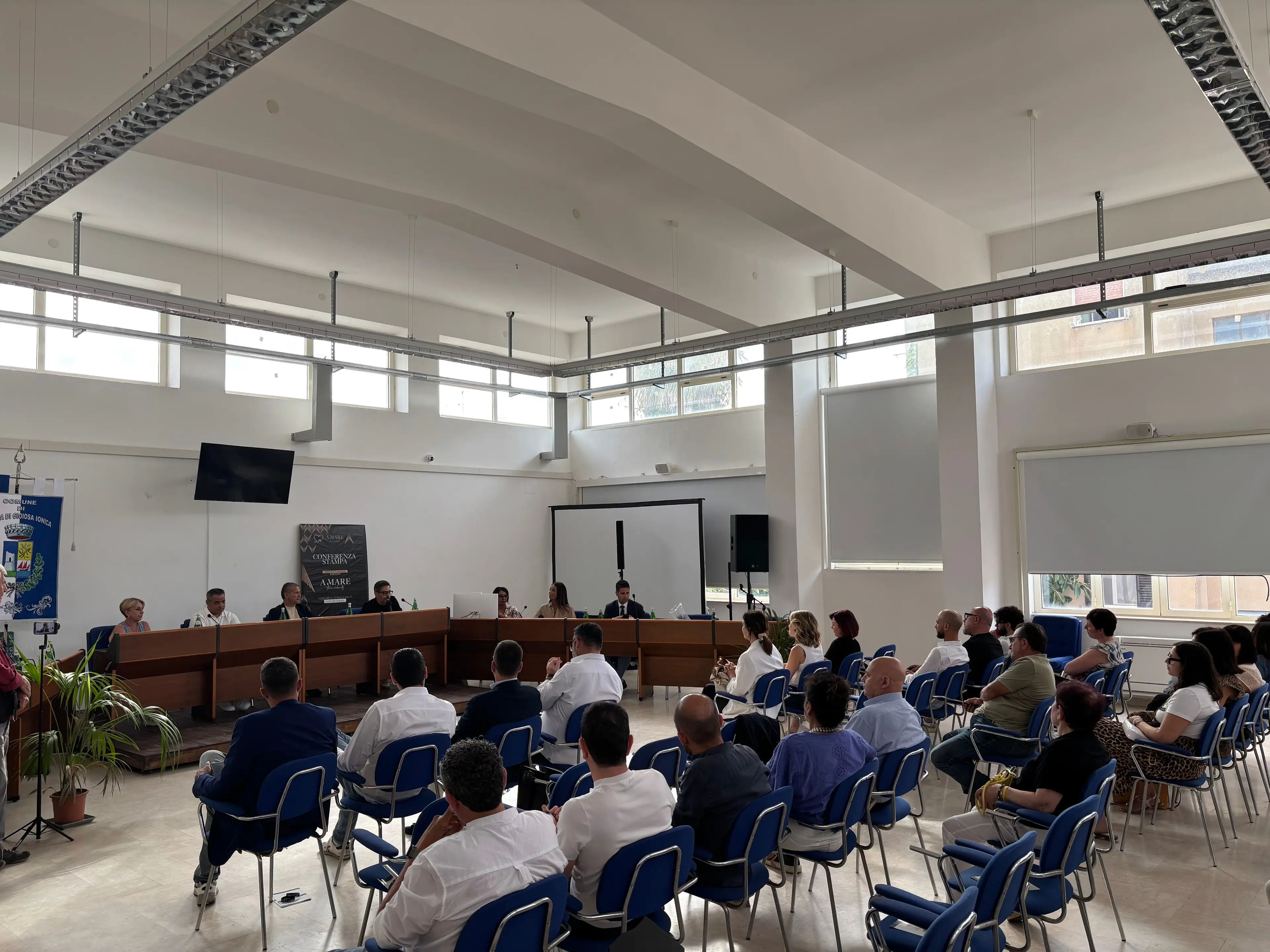 Marina di Gioiosa apre l'estate tra chef stellati e solidarietà: il ricavato all'Oncologia di Locri\n