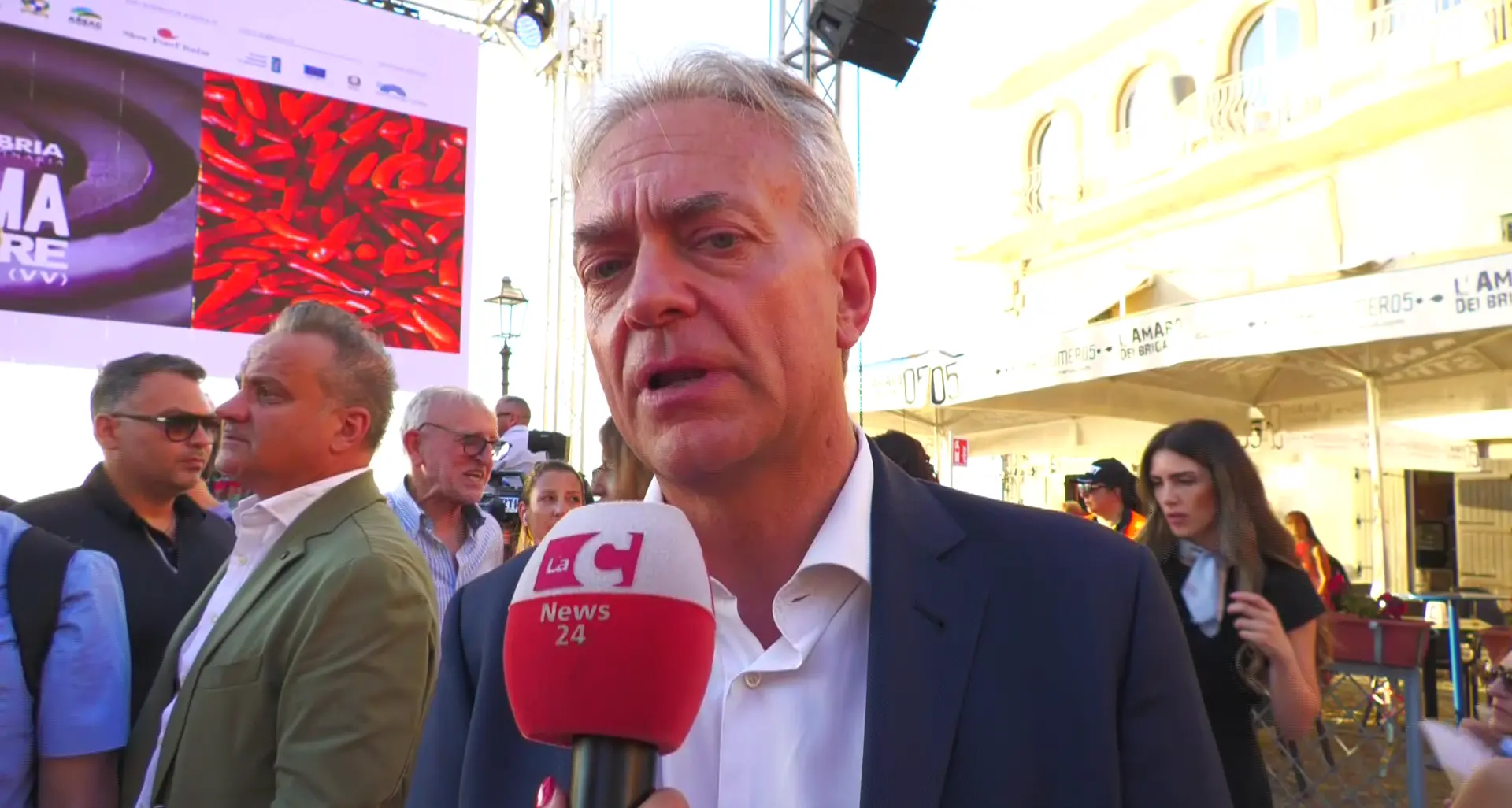 <p>Trasporto pubblico, Gallo: «Più servizi su rotaia e mezzi a chiamata. I calabresi <span style=\"color:hsl(0, 75%, 60%);\">non devono più vergognarsi</span>»</p>