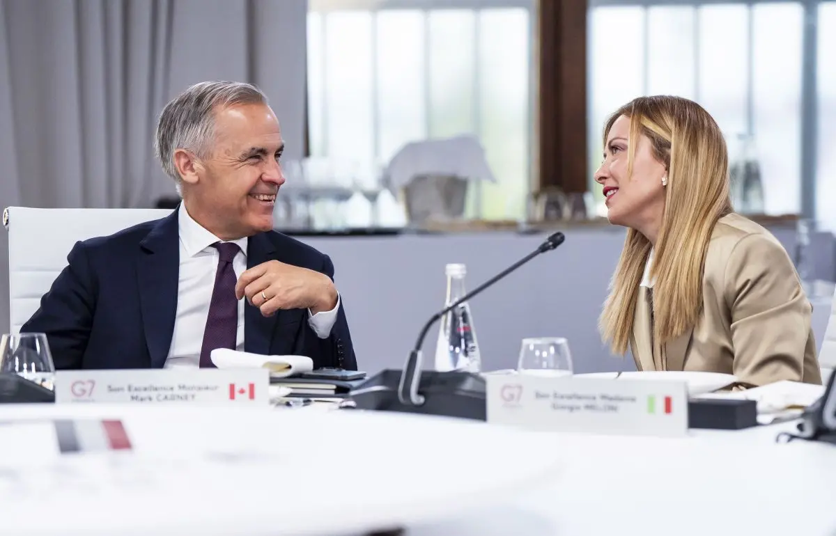 I corpi non mentono: al G7 la comunicazione di Meloni sotto la lente\n
