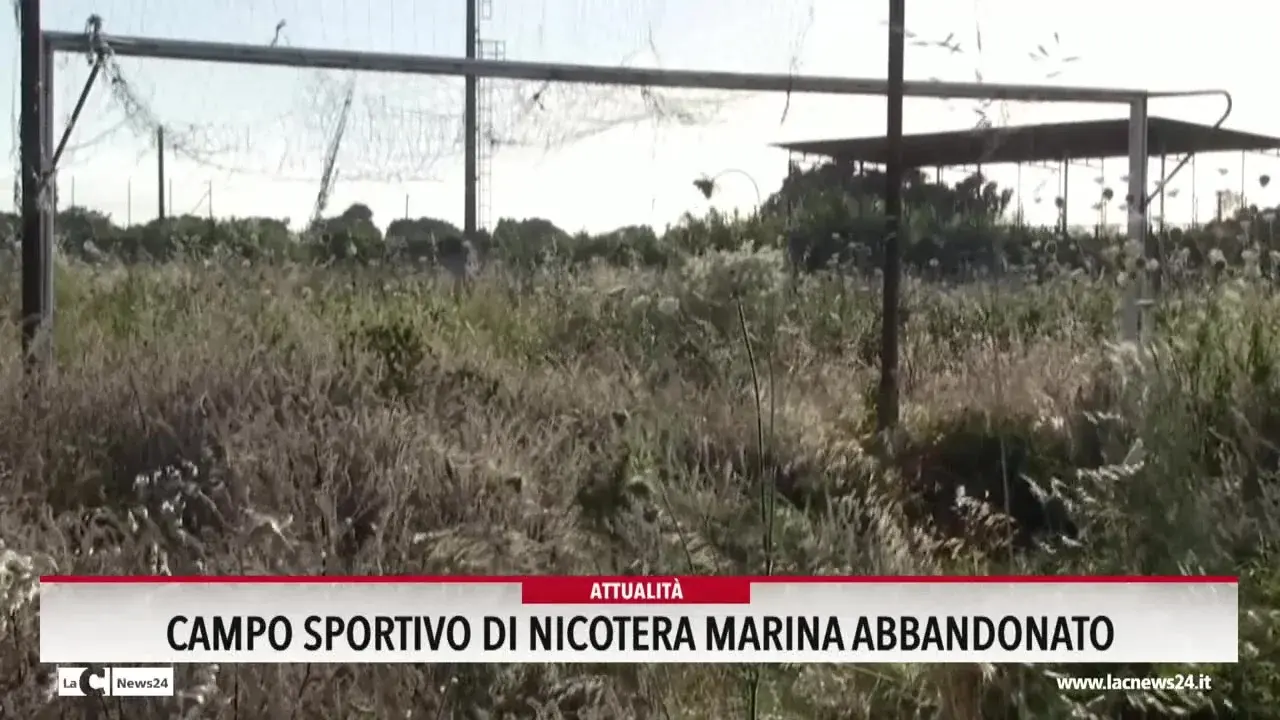 Campo sportivo di Nicotera Marina abbandonato