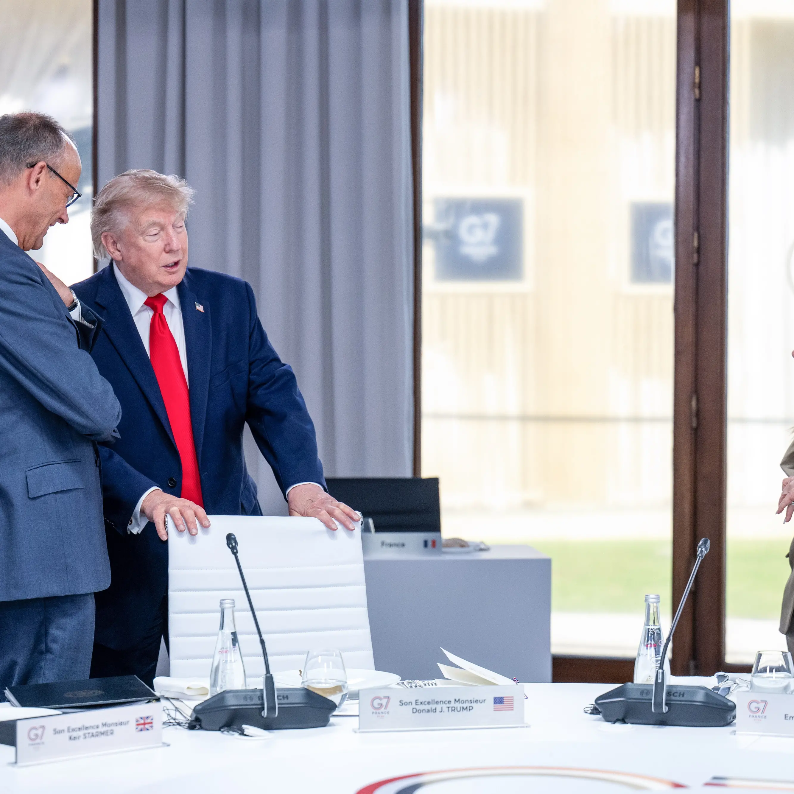 Trump torna ad attaccare la Meloni: «Vuole tornare amica per far salire i suoi numeri, no grazie»\n