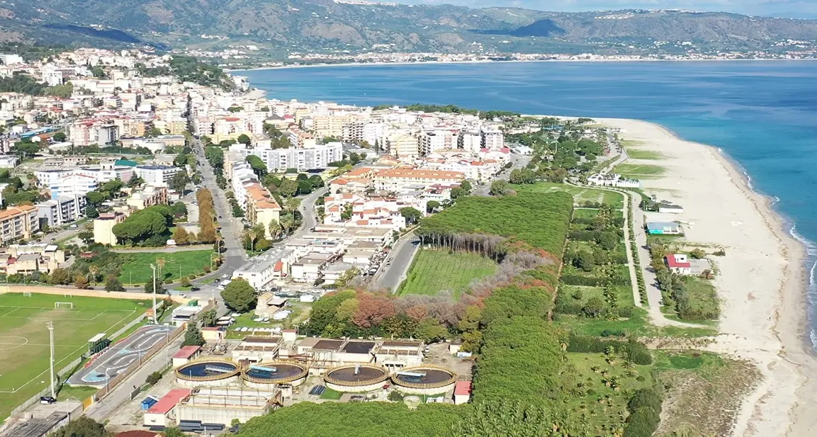 Basso Ionio Catanzarese, 9 milioni per il nuovo depuratore consortile: finanziamento completato.\u00A0Il sindaco di Davoli Papaleo: «Opera strategica per il territorio»\n