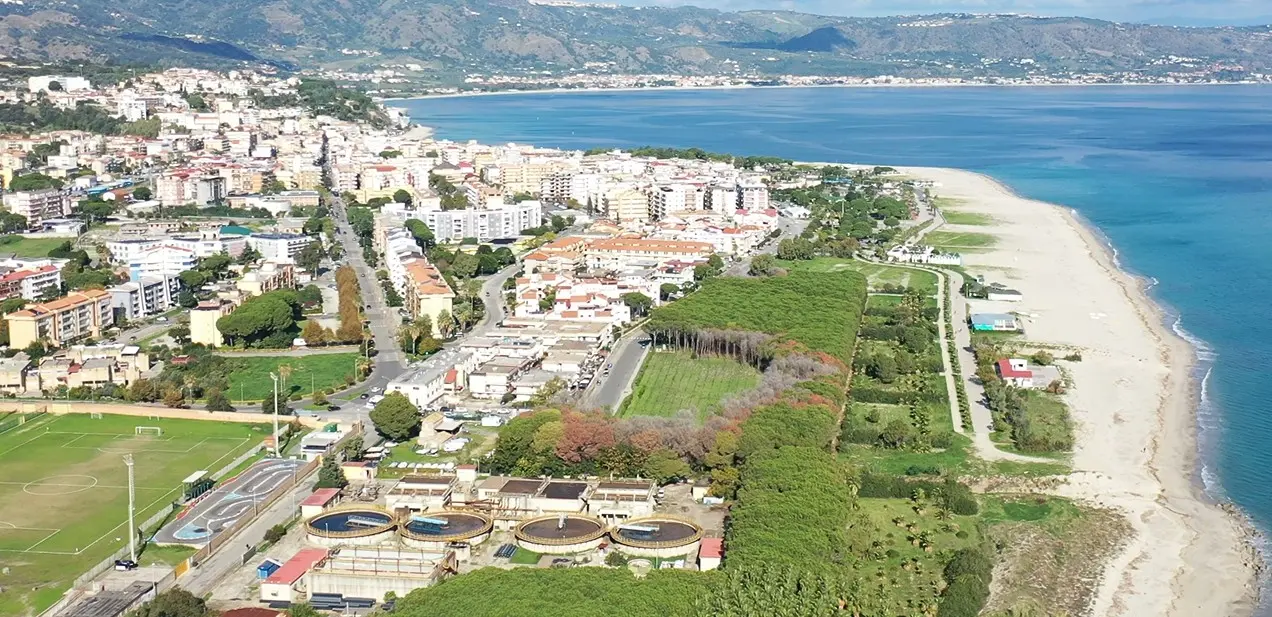 Basso Ionio Catanzarese, 9 milioni per il nuovo depuratore consortile: finanziamento completato.\u00A0Il sindaco di Davoli Papaleo: «Opera strategica per il territorio»\n