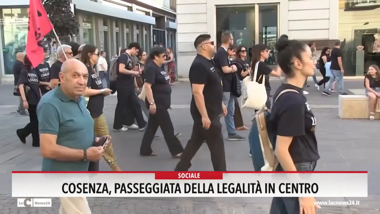 Cosenza, passeggiata della legalità in centro