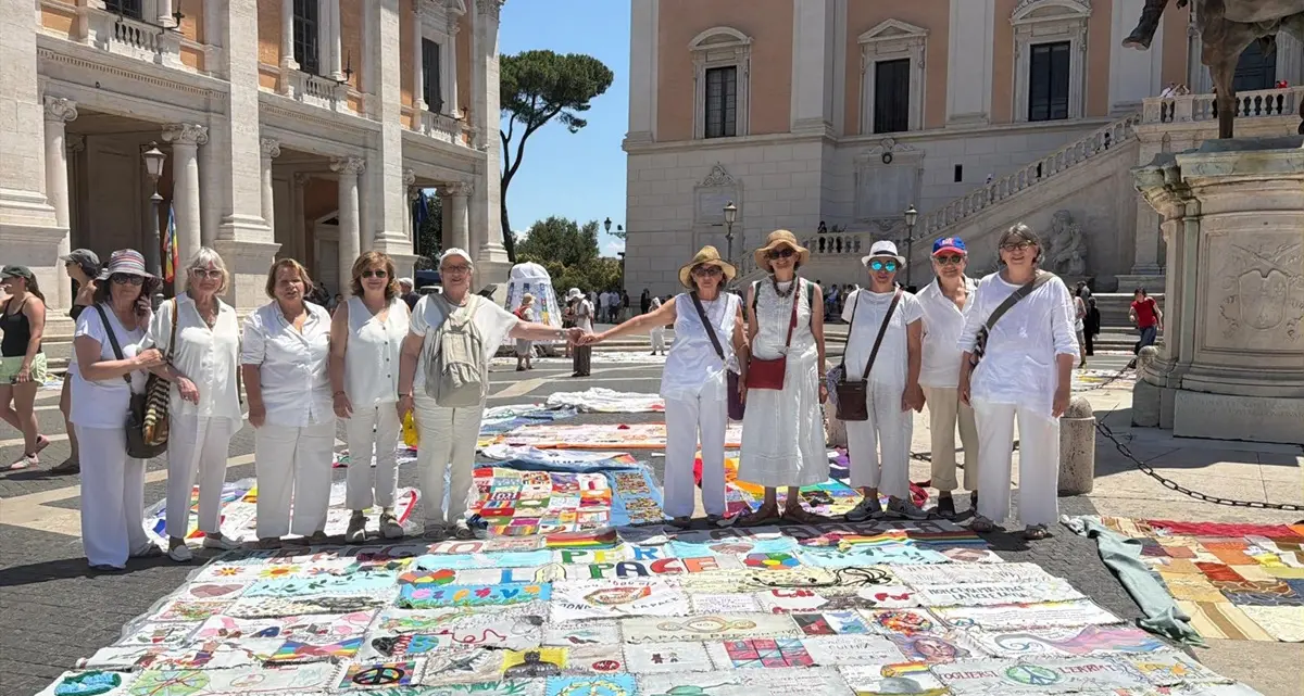 Da Reggio Calabria a Roma, in Campidoglio le donne dell’Udi tessono l’Arazzo della Pace\n