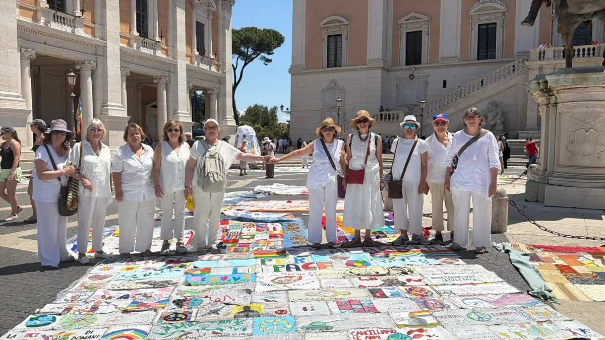 Da Reggio Calabria a Roma, in Campidoglio le donne dell’Udi tessono l’Arazzo della Pace\n