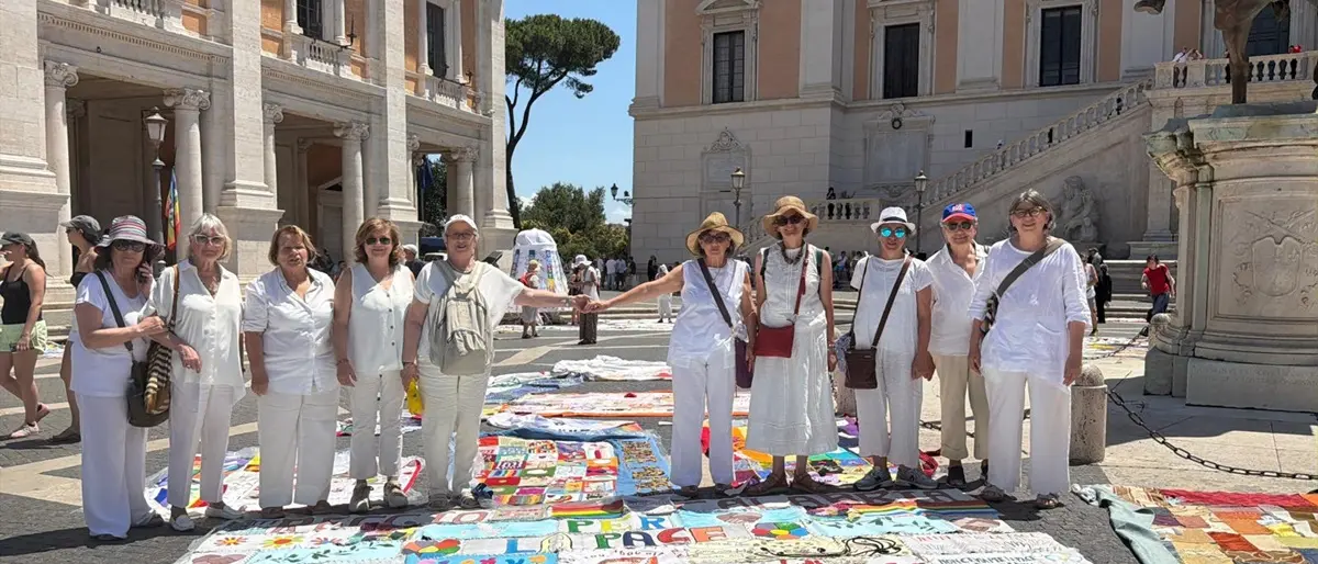 Da Reggio Calabria a Roma, in Campidoglio le donne dell’Udi tessono l’Arazzo della Pace\n