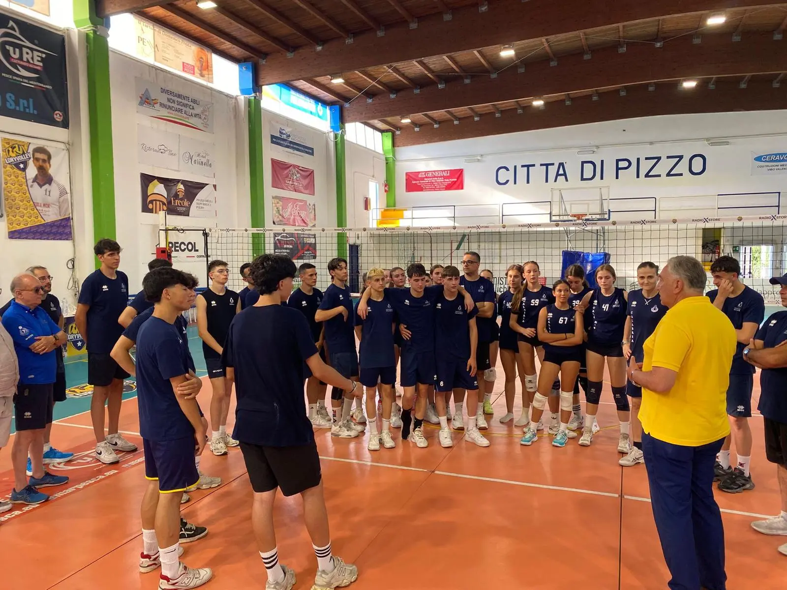 Le eccellenze del volley calabrese fanno tappa a Pizzo prima della partenza per il Trofeo delle Regioni\n
