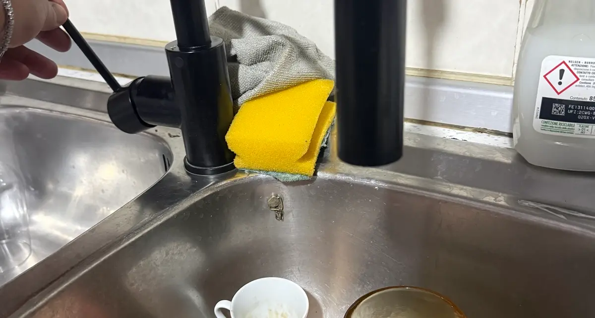 Reggio,\u00A0residenti di Cataforio senza acqua: «Nei giorni \"fortunati\"\u00A0l'erogazione fino alle 14,\u00A0in quelli peggiori\u00A0solo dalle 6\u00A0alle 8\u00A0del mattino»\n