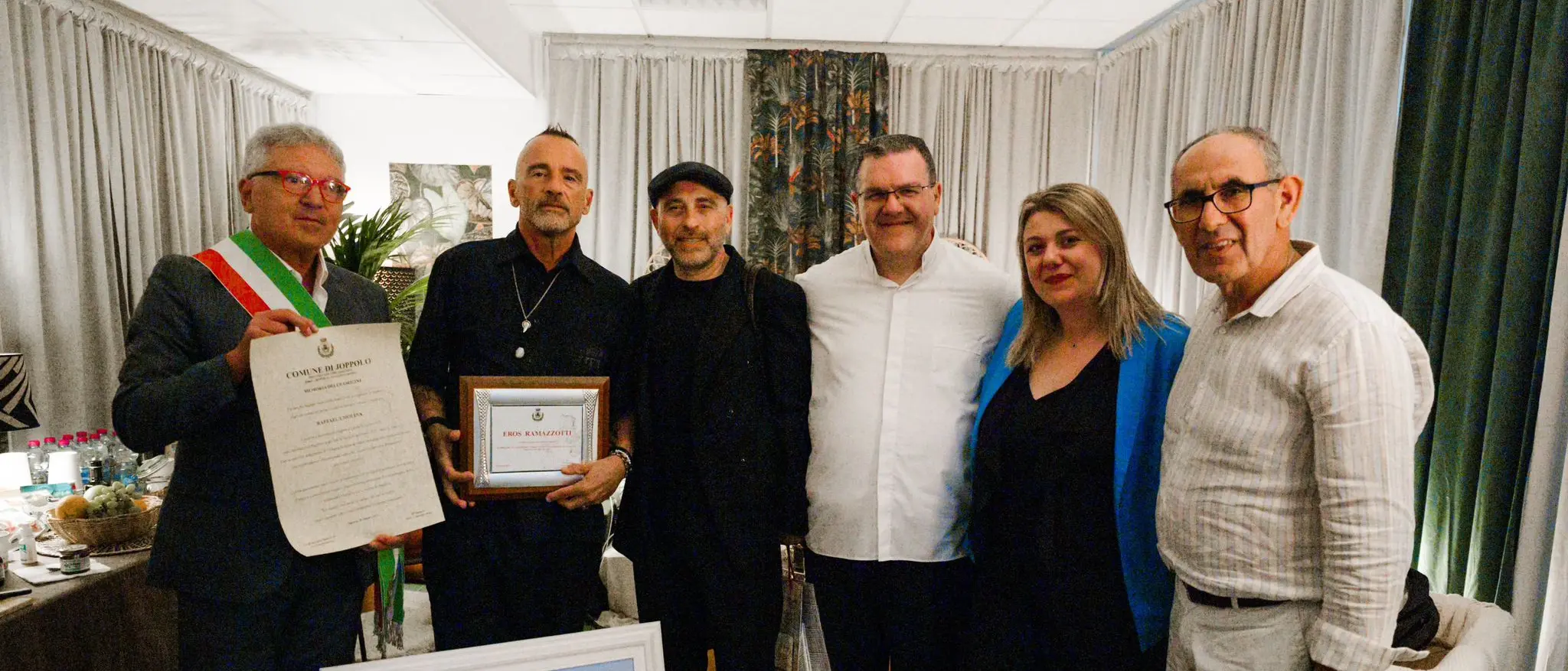Eros Ramazzotti diventa cittadino onorario di Joppolo: tributo alle radici vibonesi della madre\n