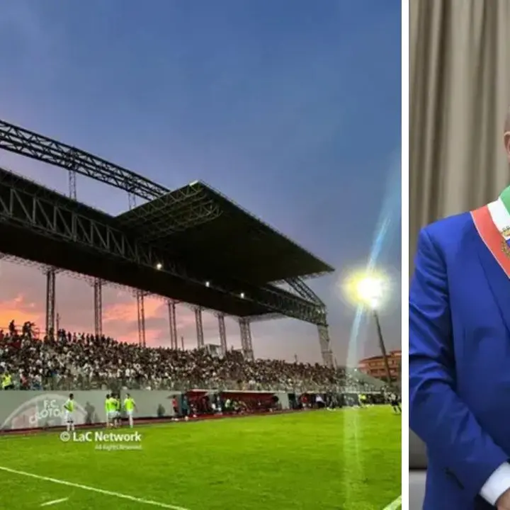 Crotone, il sindaco Voce e un dirigente indagati per falso: sotto accusa le autorizzazioni allo stadio Scida\n