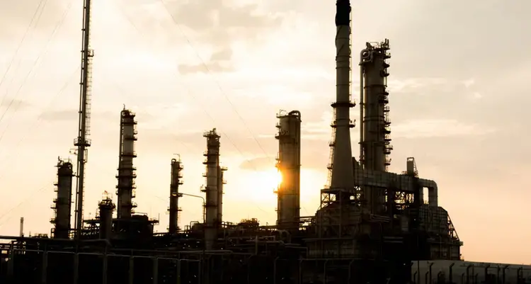 Petrolio in netto calo con i colloqui Usa Ira. Il ministro iraniano: «Segnali incoraggianti»\n