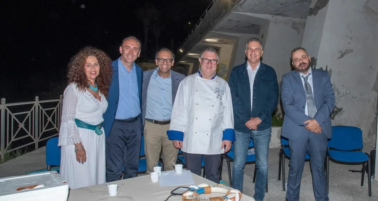 La Granita all’acqua di mare del Maestro Pietro Di Noto conquista Capotirone e Belvedere Marittimo\n