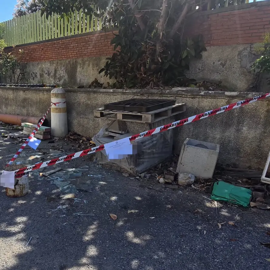 Incidente sul lavoro al Comune di Scalea, operaio ferito durante la sostituzione degli infissi: necessario l’elisoccorso
