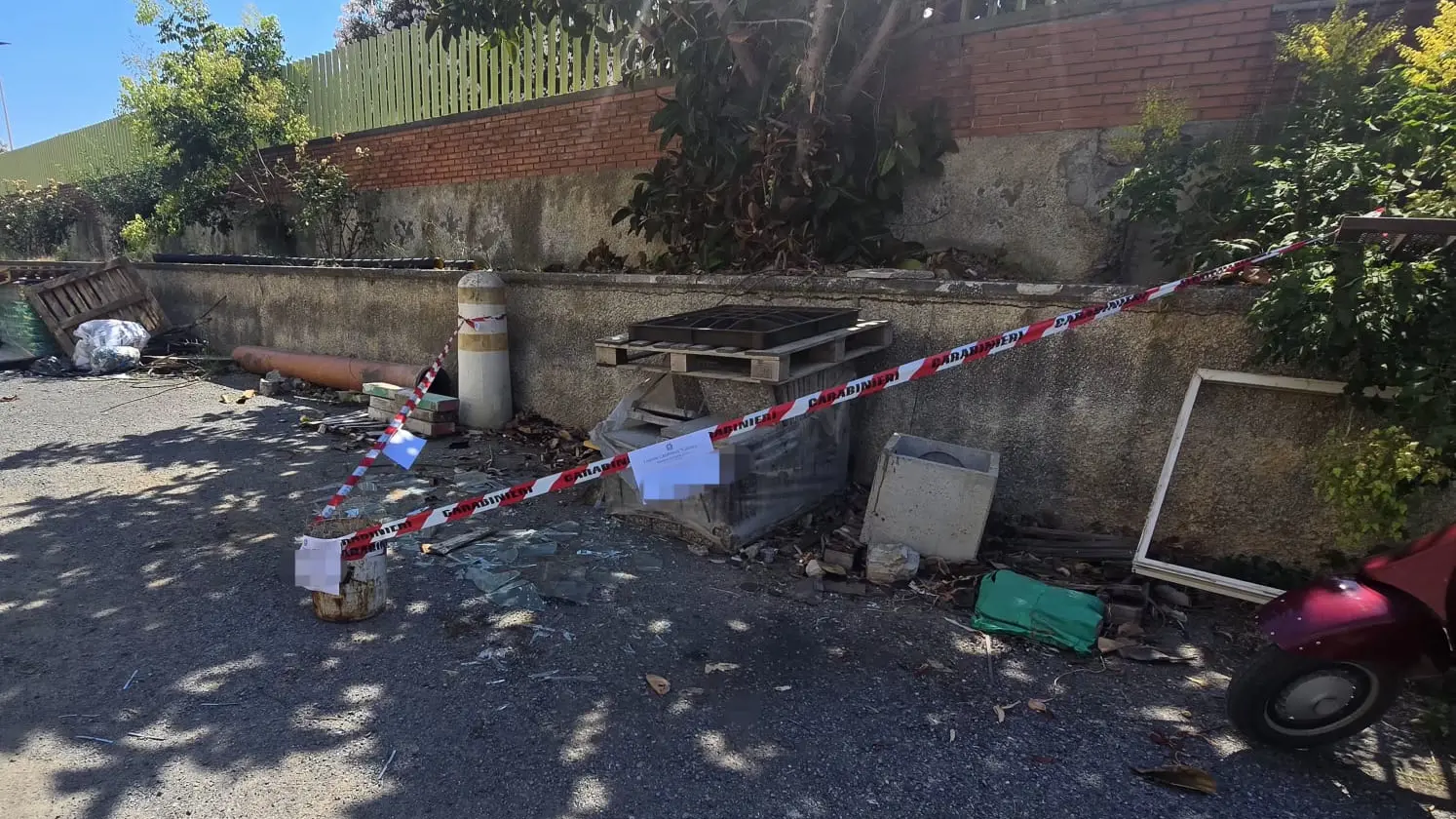 Incidente sul lavoro al Comune di Scalea, operaio ferito durante la sostituzione degli infissi: necessario l’elisoccorso\n
