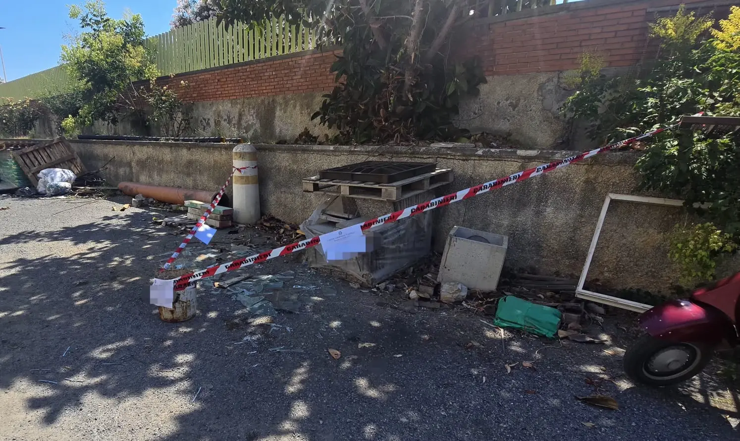 Incidente sul lavoro al Comune di Scalea, operaio ferito durante la sostituzione degli infissi: necessario l’elisoccorso\n