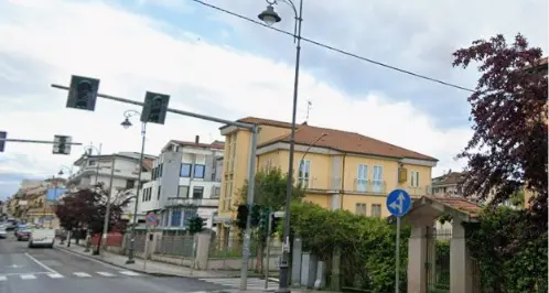 <p>Semaforo guasto da dicembre in via Matteotti a Vibo, l'opposizione: «Ennesima <span style=\"color:hsl(0, 75%, 60%);\">prova di incuria</span> da parte di questa amministrazione»</p>