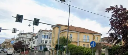 A Vibo due semafori in croce ma quello di via Matteotti è\u00A0spento da mesi, l’opposizione: «Che fallimento»\n