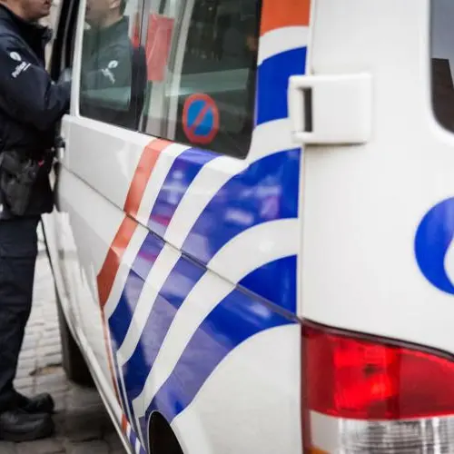 Francia, due bambini di 2 e 4 anni trovati morti in auto: «La causa potrebbe essere il caldo»\n
