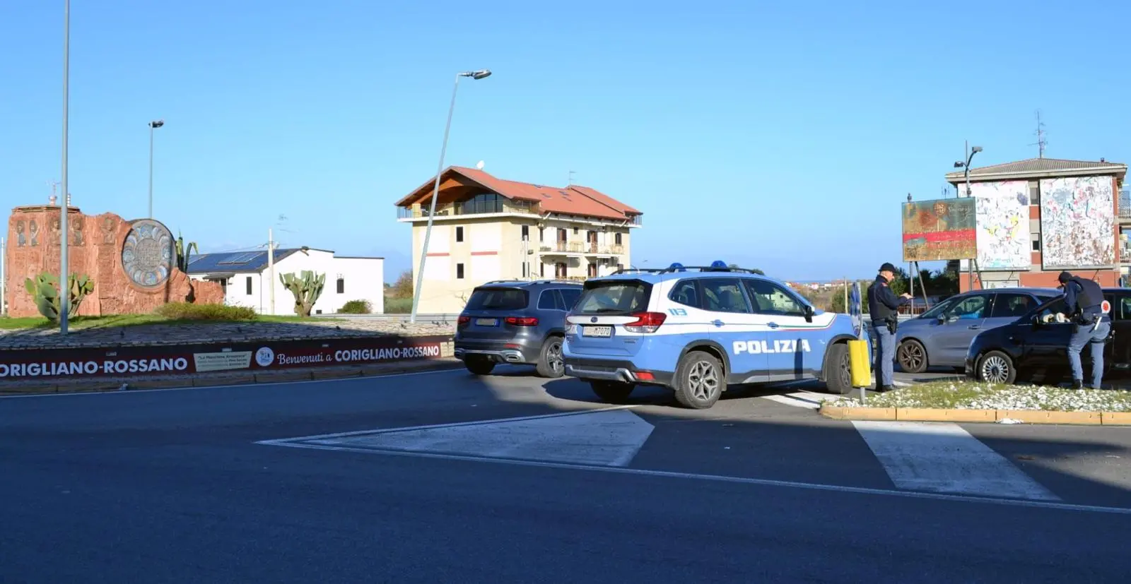 Corigliano Rossano, tenta di aggredire la madre davanti ai poliziotti: arrestato\n