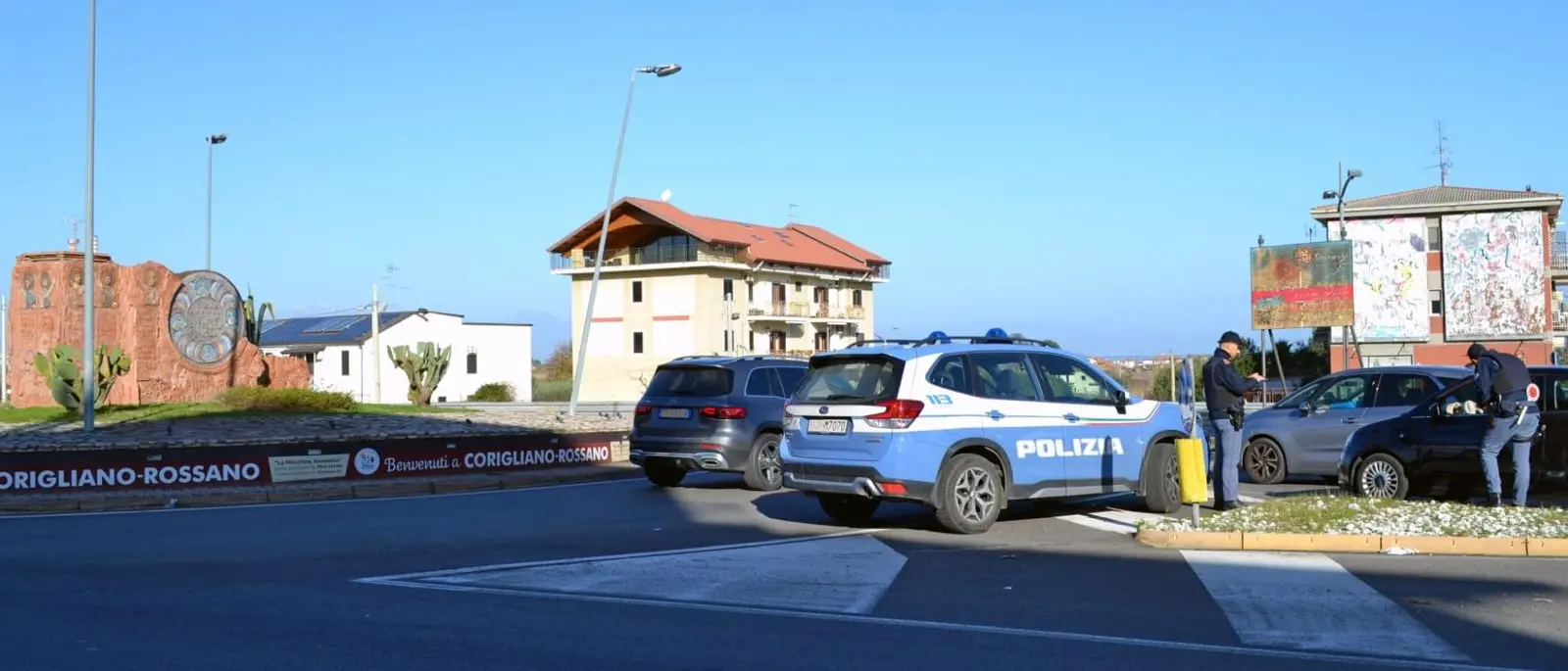 Corigliano Rossano, tenta di aggredire la madre davanti ai poliziotti: arrestato\n
