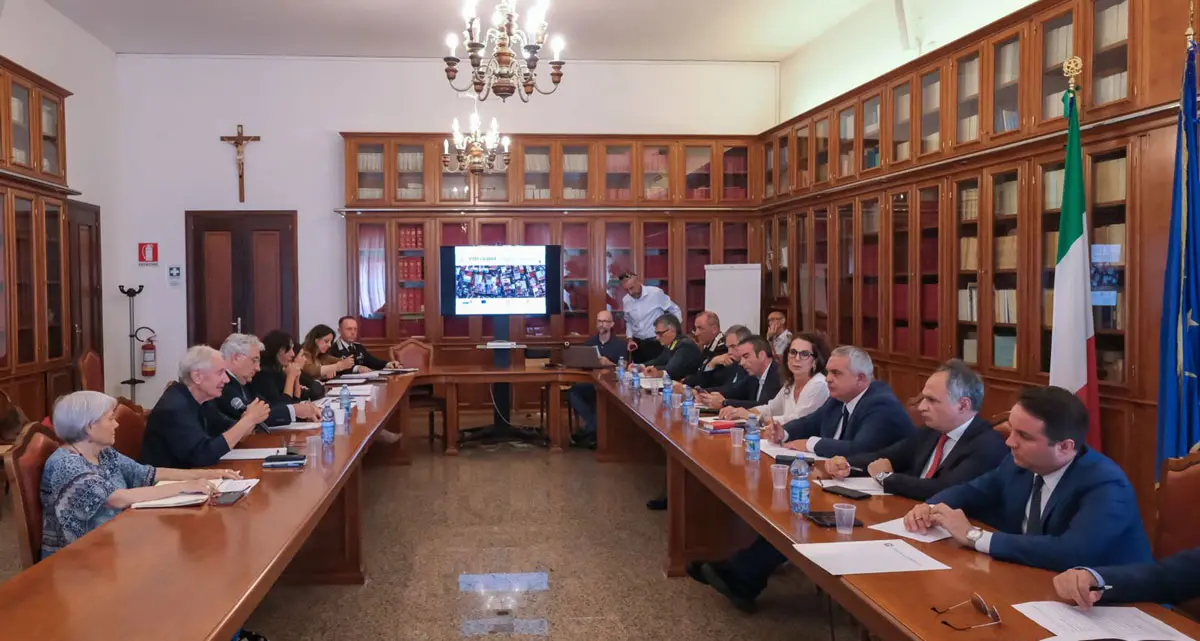 Campo Rom di Scordovillo, vertice in Prefettura: dopo il trasferimento delle famiglie inizierà la demolizione\n