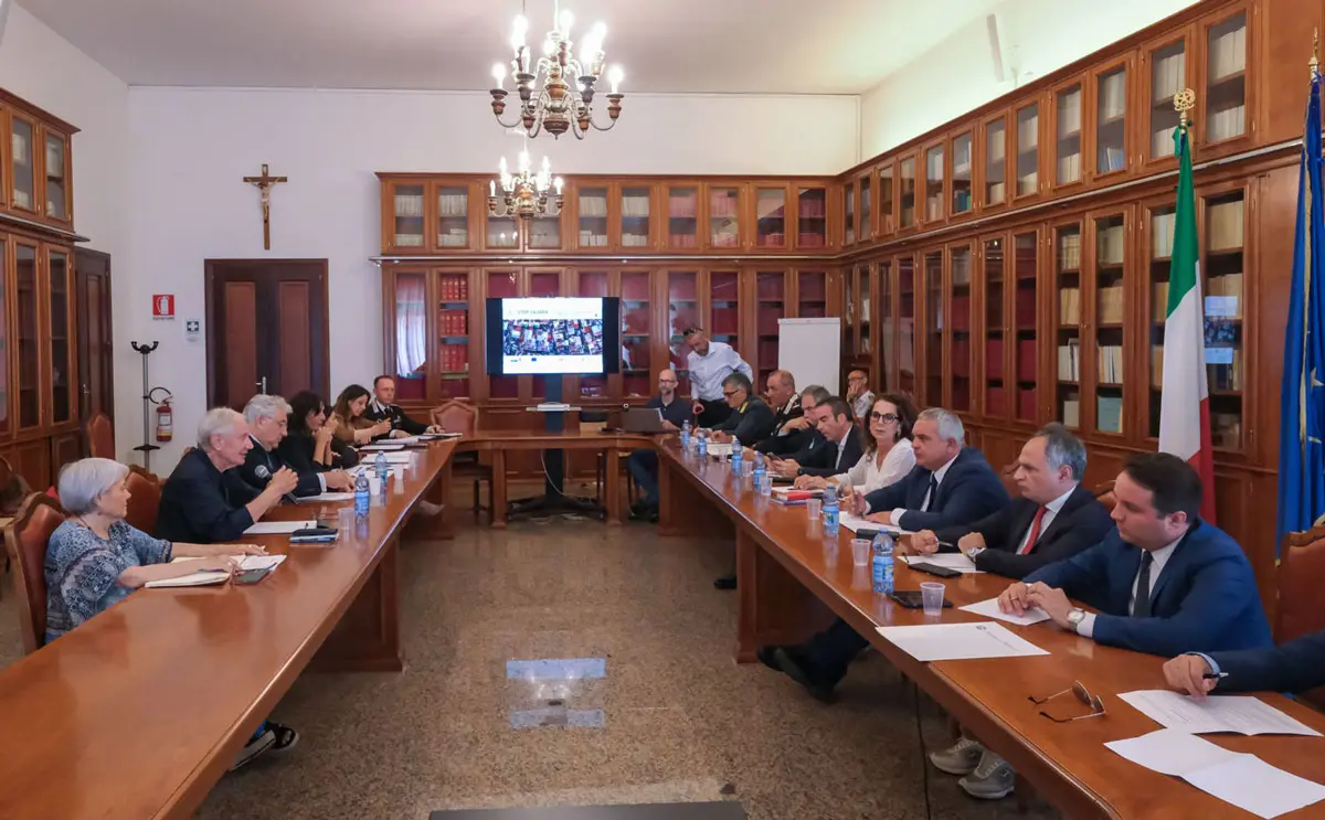 Campo Rom di Scordovillo, vertice in Prefettura: dopo il trasferimento delle famiglie inizierà la demolizione\n