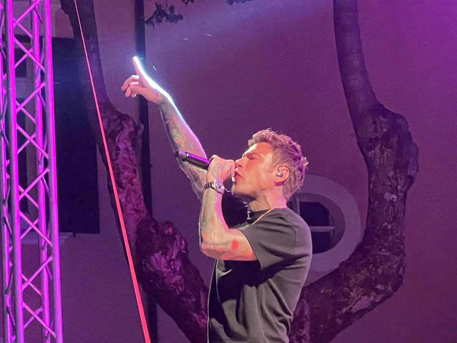 Fedez a Gioia Tauro il 13 agosto, ecco tutti gli appuntamenti dell’estate: Malgioglio e Mimmo Cavallaro tra i protagonisti\n