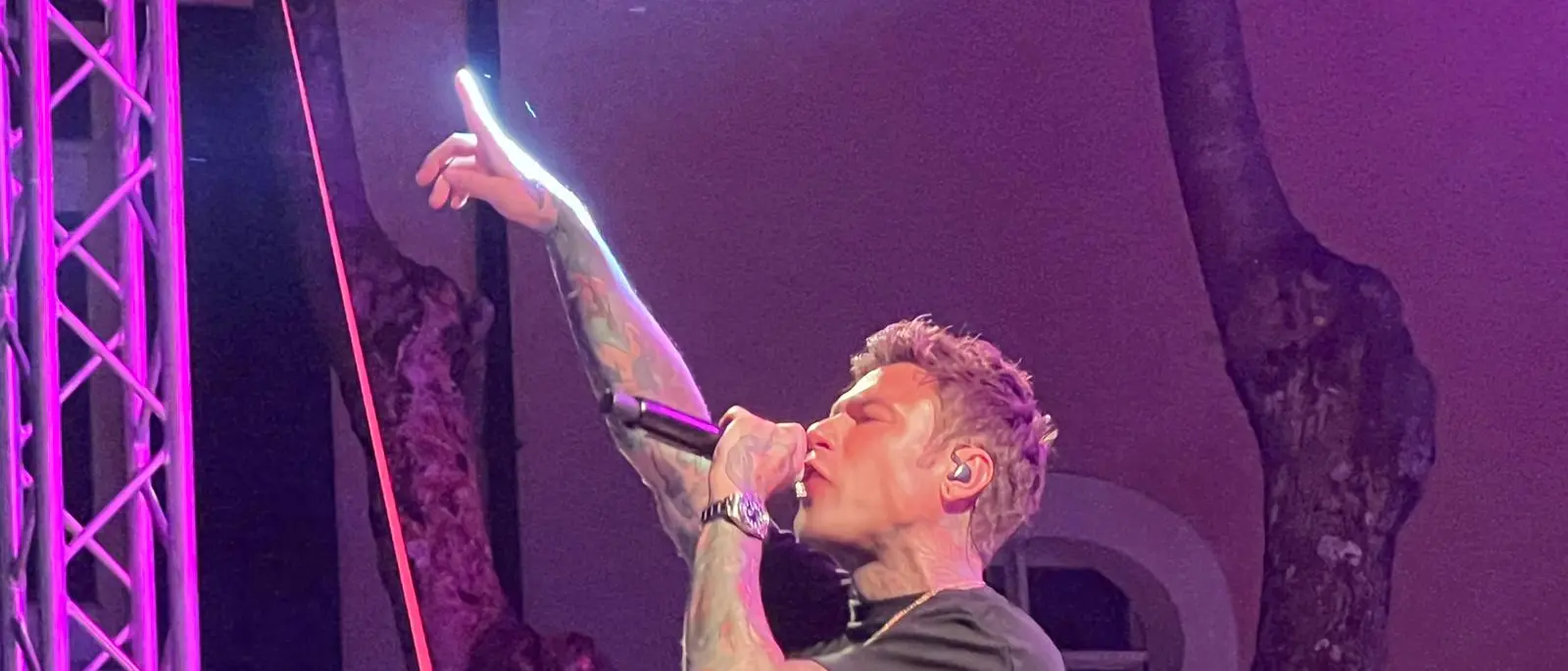 Fedez a Gioia Tauro il 13 agosto, ecco tutti gli appuntamenti dell’estate: Malgioglio e Mimmo Cavallaro tra i protagonisti\n