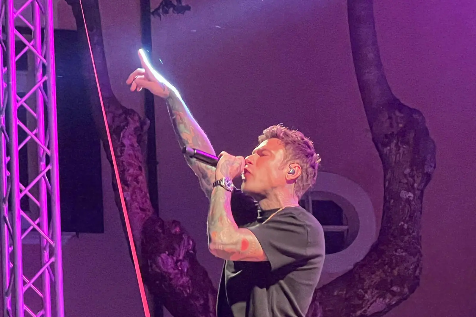 Fedez a Gioia Tauro il 13 agosto, ecco tutti gli appuntamenti dell’estate: Malgioglio e Mimmo Cavallaro tra i protagonisti\n