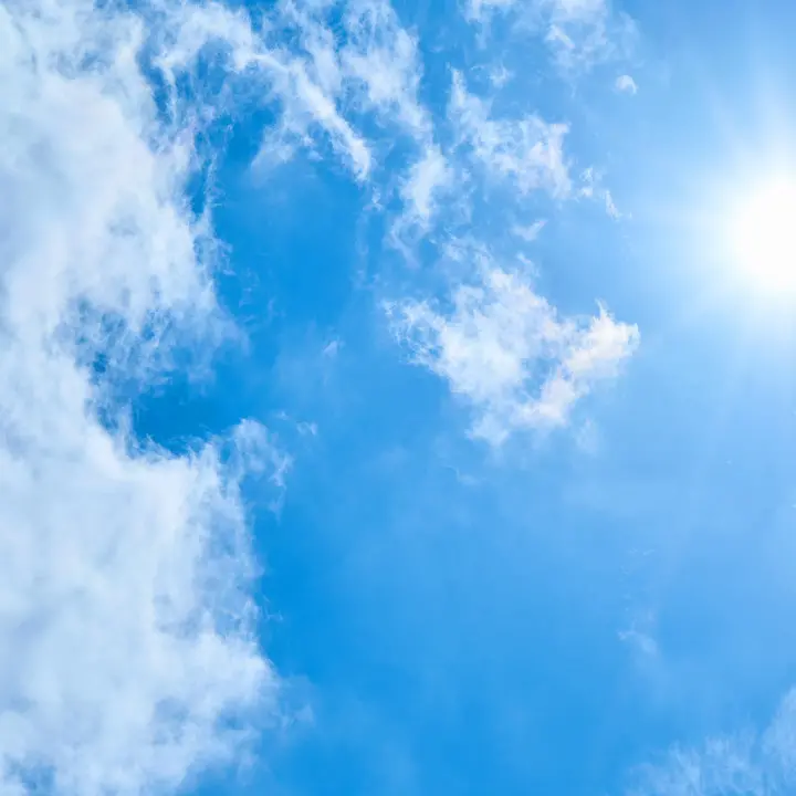 <p>Mentre il Nord soffoca a 40 gradi in Calabria arriva anche qualche temporale ma il bel tempo continua a dominare</p>