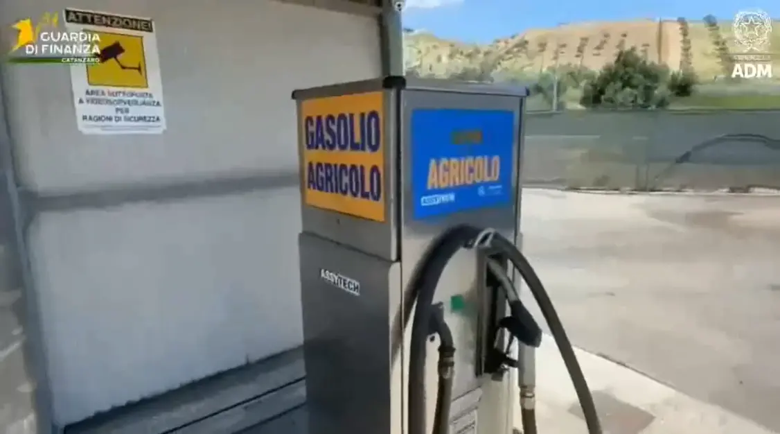 Maxi frode sul carburante agricolo tra Crotone e la Germania: sequestro da 8 milioni di euro e 29 indagati\n