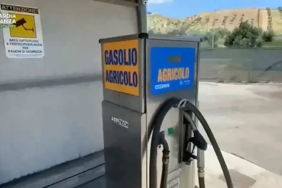 Maxi frode sul carburante agricolo tra Crotone e la Germania: sequestro da 8 milioni di euro e 29 indagati\n